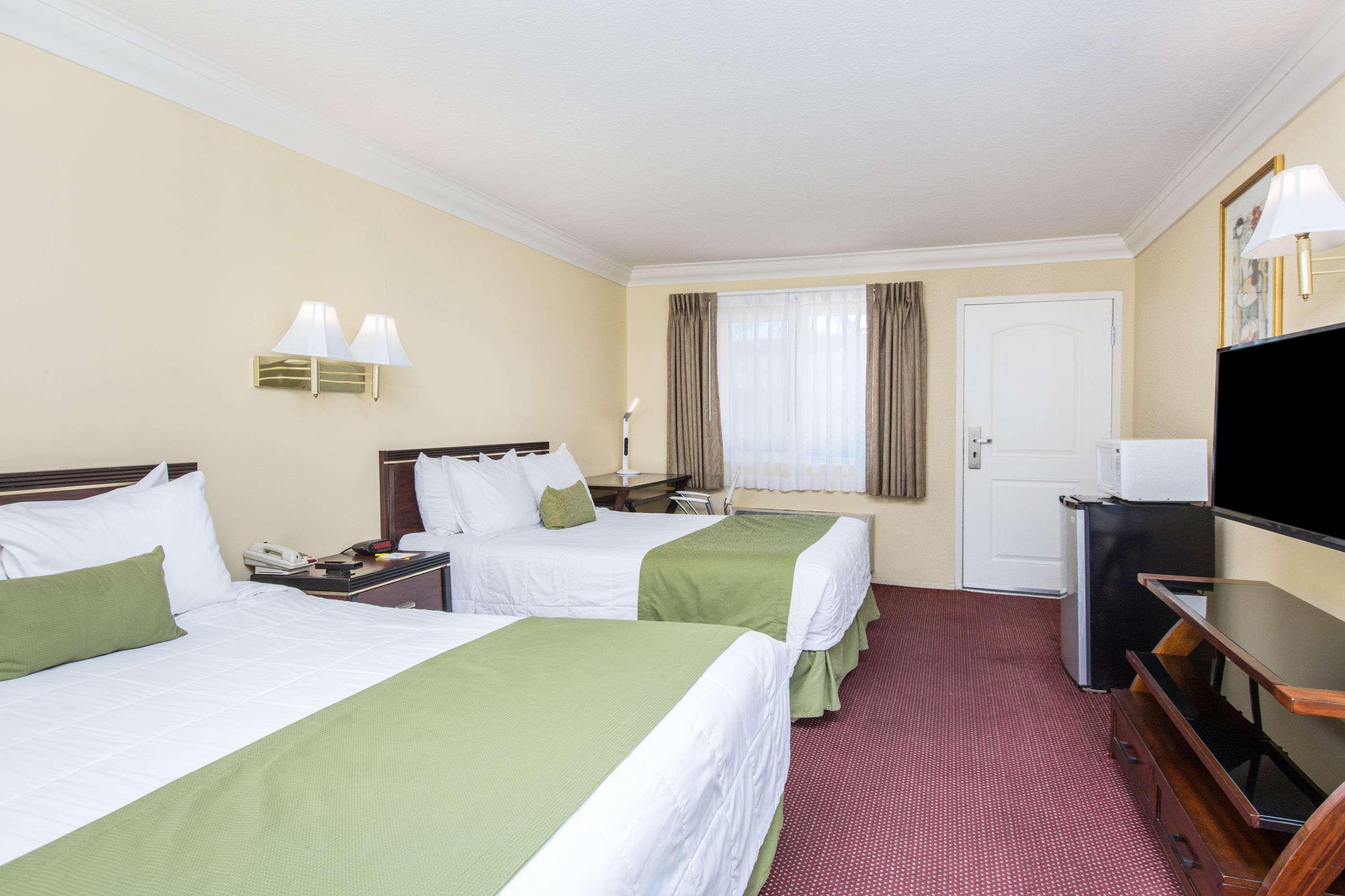 Days Inn By Wyndham Near City Of Hope Duarte Экстерьер фото